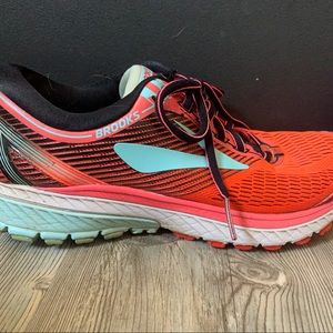 BROOKS GHOSTS 10